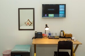 Hochwertige Bettwaren, Minibar, Schreibtisch, Verdunkelungsvorhänge