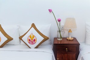 Rúmföt af bestu gerð, míníbar, skrifborð, myrkratjöld/-gardínur