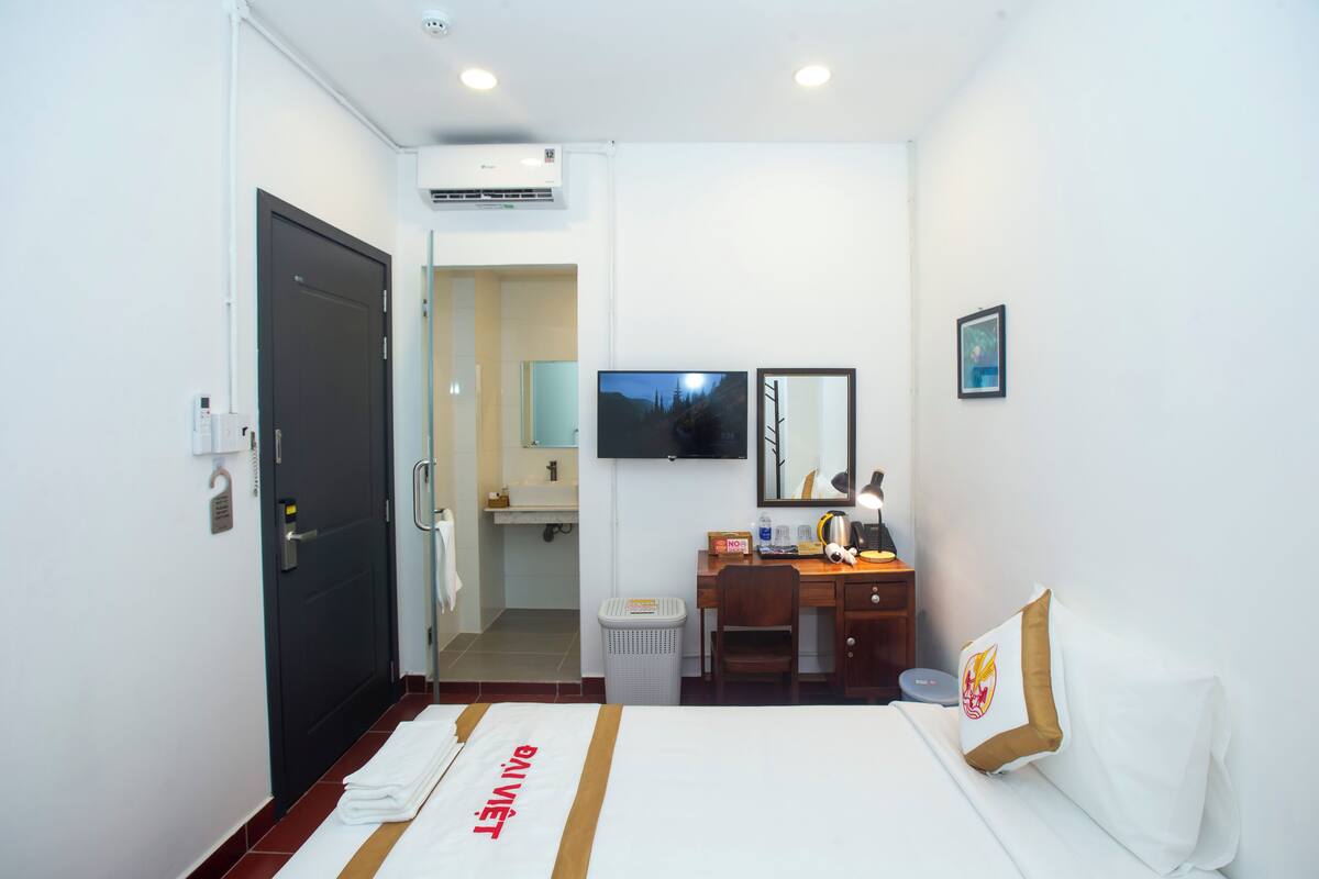 Premium bedding, minibar, desk, blackout curtains