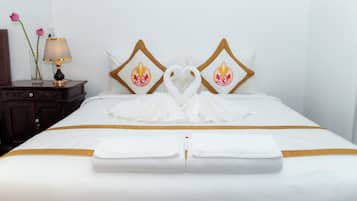 Roupas de cama premium, frigobar, escrivaninha, cortinas blackout