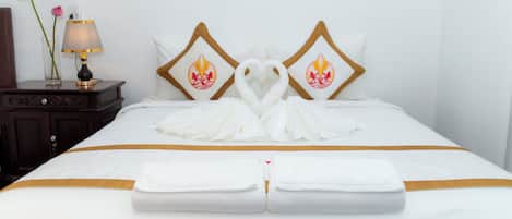 Premium bedding, minibar, desk, blackout drapes