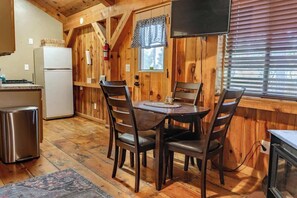 Dining - Elk Cabin - Forest Lakes (Forest Lakes)
