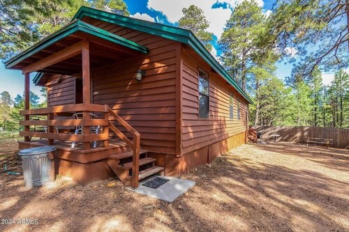 Bear Cabin - Forest Lakes