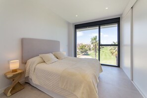 2 bedrooms, iron/ironing board, travel cot, WiFi