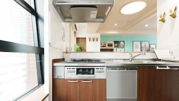 Fridge, microwave, cookware/dishes/utensils