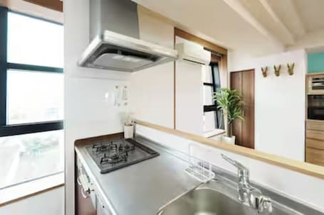 Fridge, microwave, cookware/dishes/utensils. 9th and 10th floors 2 floors 150m exclusive / Nagoya Aichi