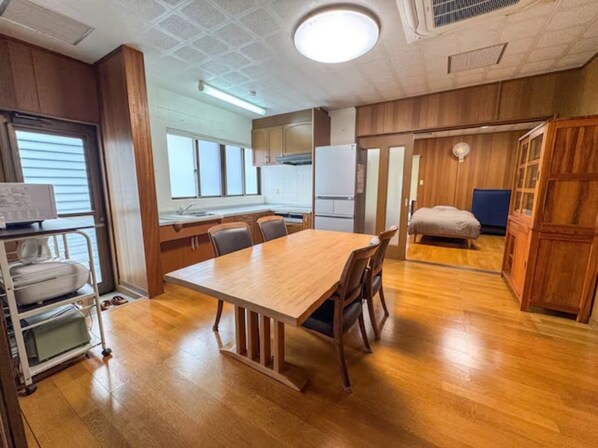 3 chambres, bureau, Wi-Fi gratuit, draps fournis