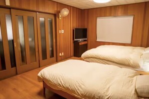 3 habitaciones, escritorio, wifi gratis y ropa de cama