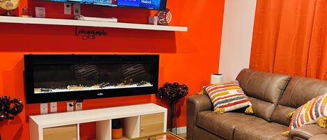 Smart TV, fireplace