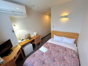 Skrivbord, strykjärn/strykbräda, gratis wi-fi och sängkläder
