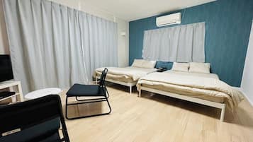 4 bedrooms, desk, free WiFi, bed sheets