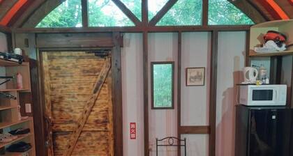 This is a private cottage located in the scenic Ku / Toba Mie