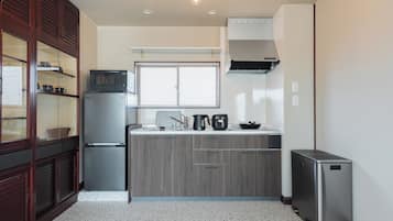 Fridge, microwave, stovetop, cookware/dishes/utensils