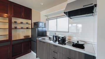 Fridge, microwave, stovetop, cookware/dishes/utensils