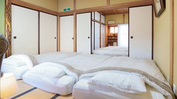 3 bedrooms, desk, free WiFi, bed sheets