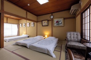 3 bedrooms, desk, free WiFi, bed sheets