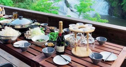 A hideaway for adults where you can enjoy an open / Katsuura Chiba