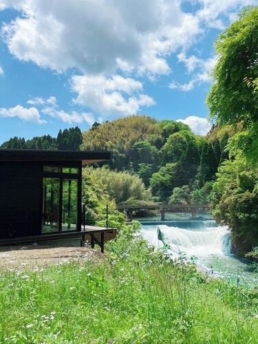 A hideaway for adults where you can enjoy an open / Katsuura Chiba