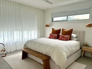 4 habitaciones, escritorio, tabla de planchar con plancha y wifi 