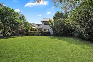 Exterior - Beachways. Flat walk to beach, no roads to cross! (Sunshine Coast)