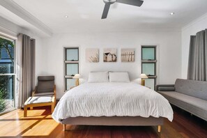 3 bedrooms, desk, iron/ironing board, free WiFi