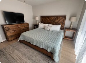 2 habitaciones, tabla de planchar con plancha, wifi y ropa de cama