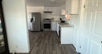 Charming 1-bedroom cottage with WiFi and AC in Ramona