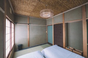 3 habitaciones, tabla de planchar con plancha, wifi y ropa de cama 