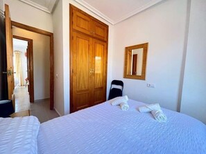 3 bedrooms, iron/ironing board, WiFi, bed sheets