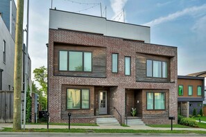 Exterior - Winter rooftop deck, shuffleboard, BBQ near Broadway (Nashville)