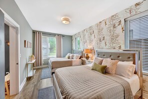 4 bedrooms, desk, iron/ironing board, WiFi - Winter rooftop deck, shuffleboard, BBQ near Broadway (Nashville)