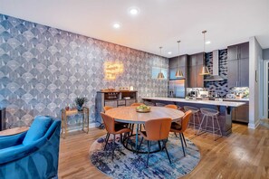 Dining - Winter rooftop deck, shuffleboard, BBQ near Broadway (Nashville)