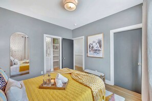 4 bedrooms, desk, iron/ironing board, WiFi