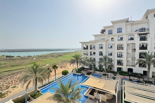 Modern 4BR Spacious Family Apartment in Yas Island