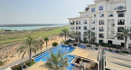Modern 4BR Spacious Family Apartment in Yas Island