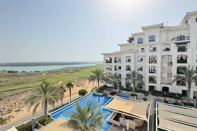 Modern 4BR Spacious Family Apartment in Yas Island