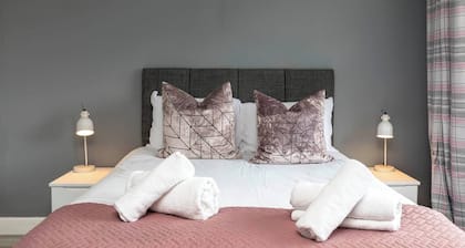 West Green House, 3BR, Free Wifi, Crawley Hospital, Gatwick