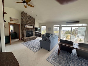 TV, fireplace, table tennis, books