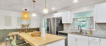 Spacious 4-bedroom house with WiFi and Large Patio in charming Goose Creek