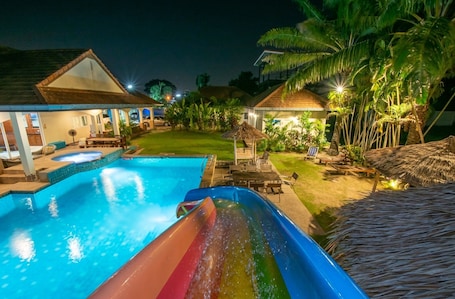 Pool. Pool Villa for Families and Party