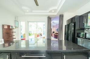 Private kitchen - Pool Villa for Families and Party (Muang Pattaya)