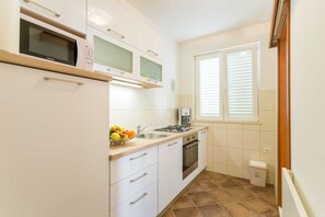 Apartment | Private kitchen | Fridge, microwave, oven, stovetop - Apartment Marina Obod - One Bedroom Apartment With Balcony (Konavle)