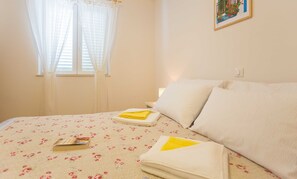 2 chambres, fer et planche à repasser, draps fournis