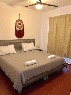 4 makuuhuonetta, silitysrauta/-lauta, Wi-Fi, vuodevaatteet