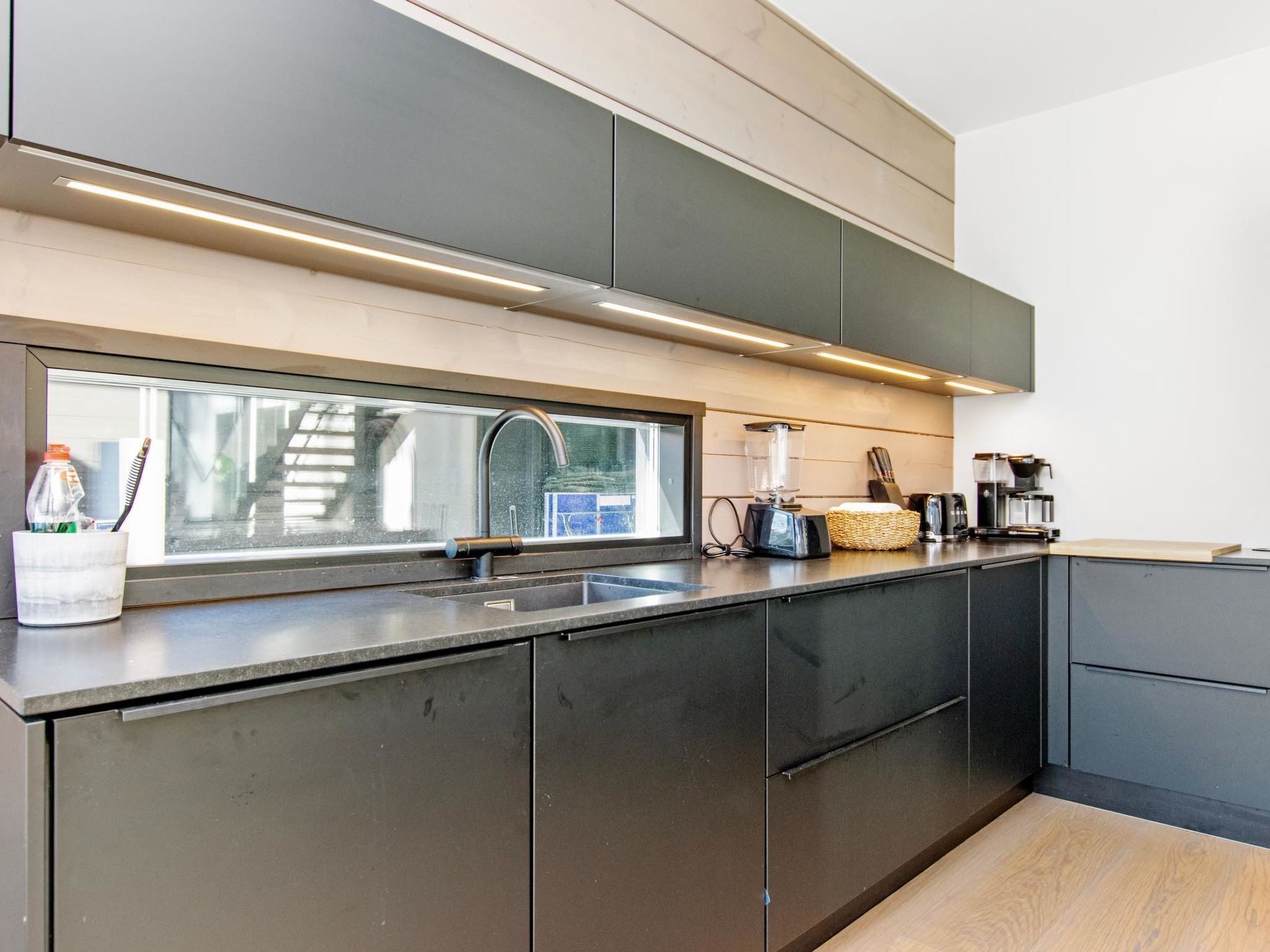 Jääkaappi, mikroaaltouuni, astianpesukone