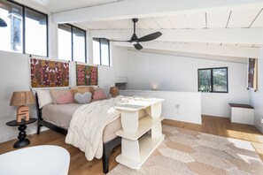 4 slaapkamers, een bureau, een strijkplank/strijkijzer, gratis wifi