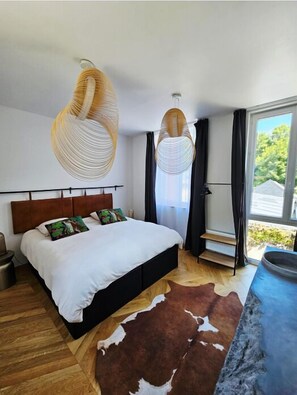 Chambre Deluxe double ou avec lits jumeaux, vue sur la ville | Coffre-fort, accès au Wi-Fi (inclus)