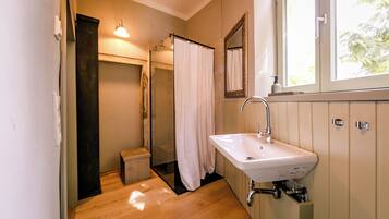 Dusche, Handtücher, Seife, Toilettenpapier