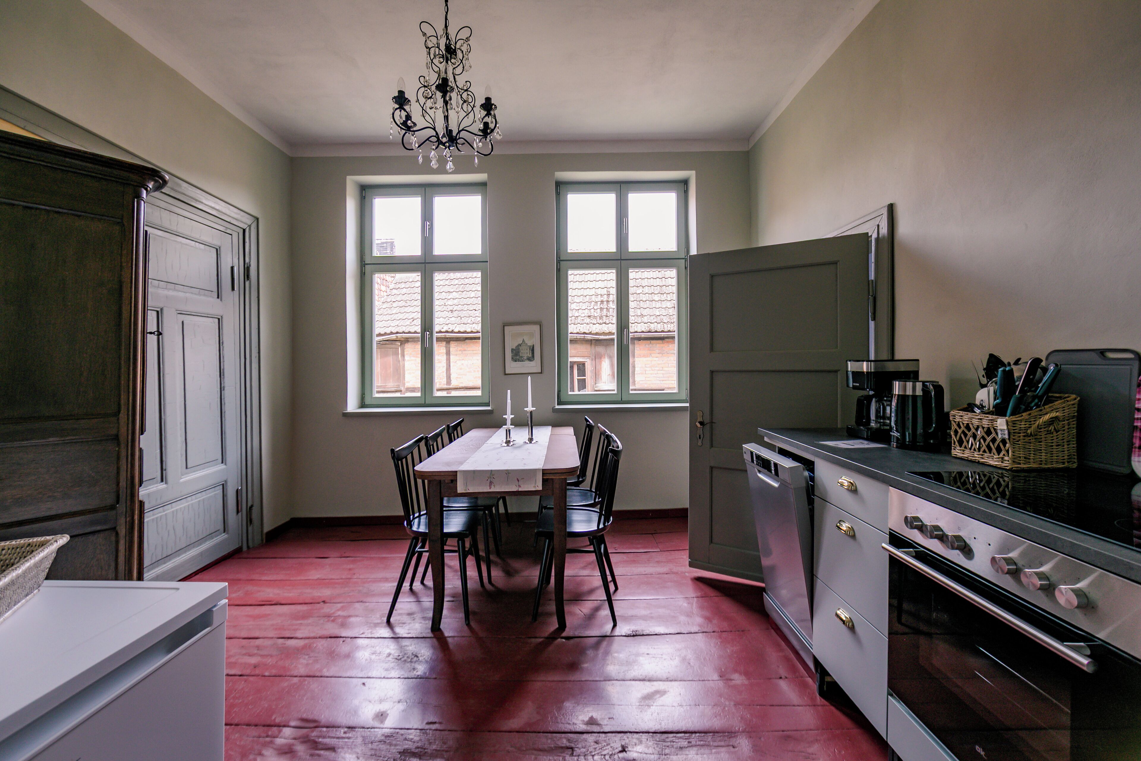 オーブン、コンロ、食器洗い機