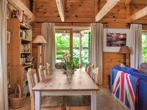 Dining - 3 bedroom accommodation in Padstow (Padstow)